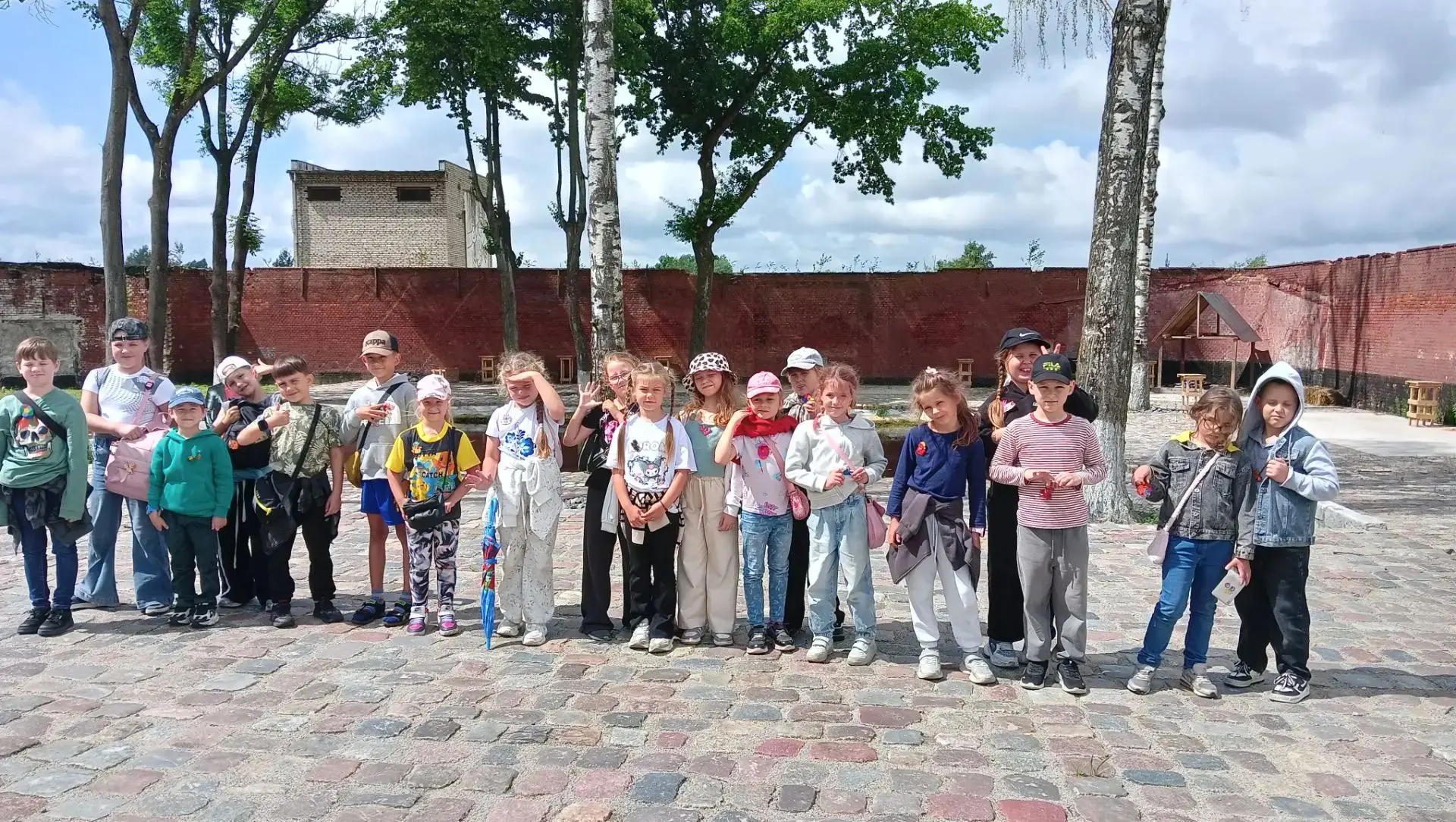 Раскрывая древние тайны 🫣🤫

Сегодня ребята посетили замок Тапиау 🏰, где им предложили разгадать з