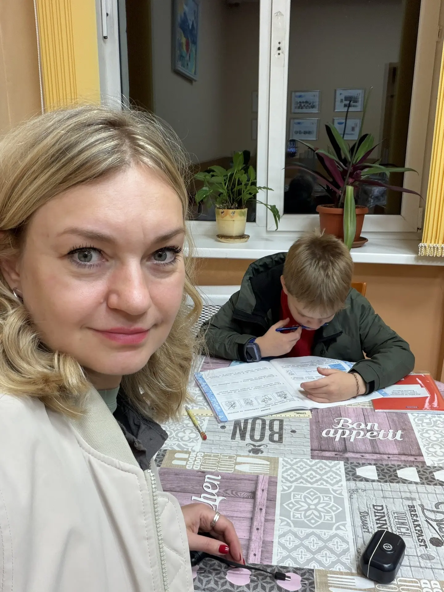 Даже на футбол с Борисом успели. И уроки тоже успели. Теперь бы успеть выспаться! Споко...