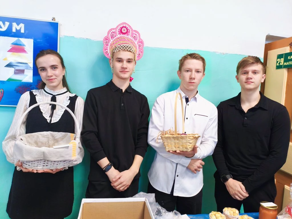 Весенняя ярмарка в русском стиле: как это было! 🎪  В нашей Второй снова царила атмосфера праздника, 