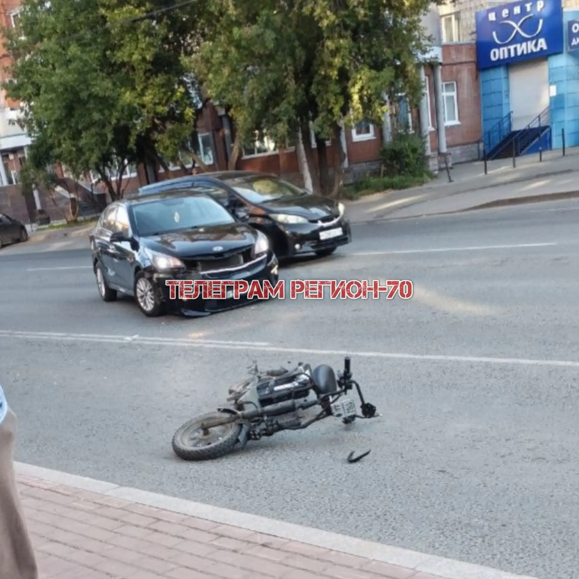 🛴 На проспекте Ленина курьер на СИМ попал в ДТП