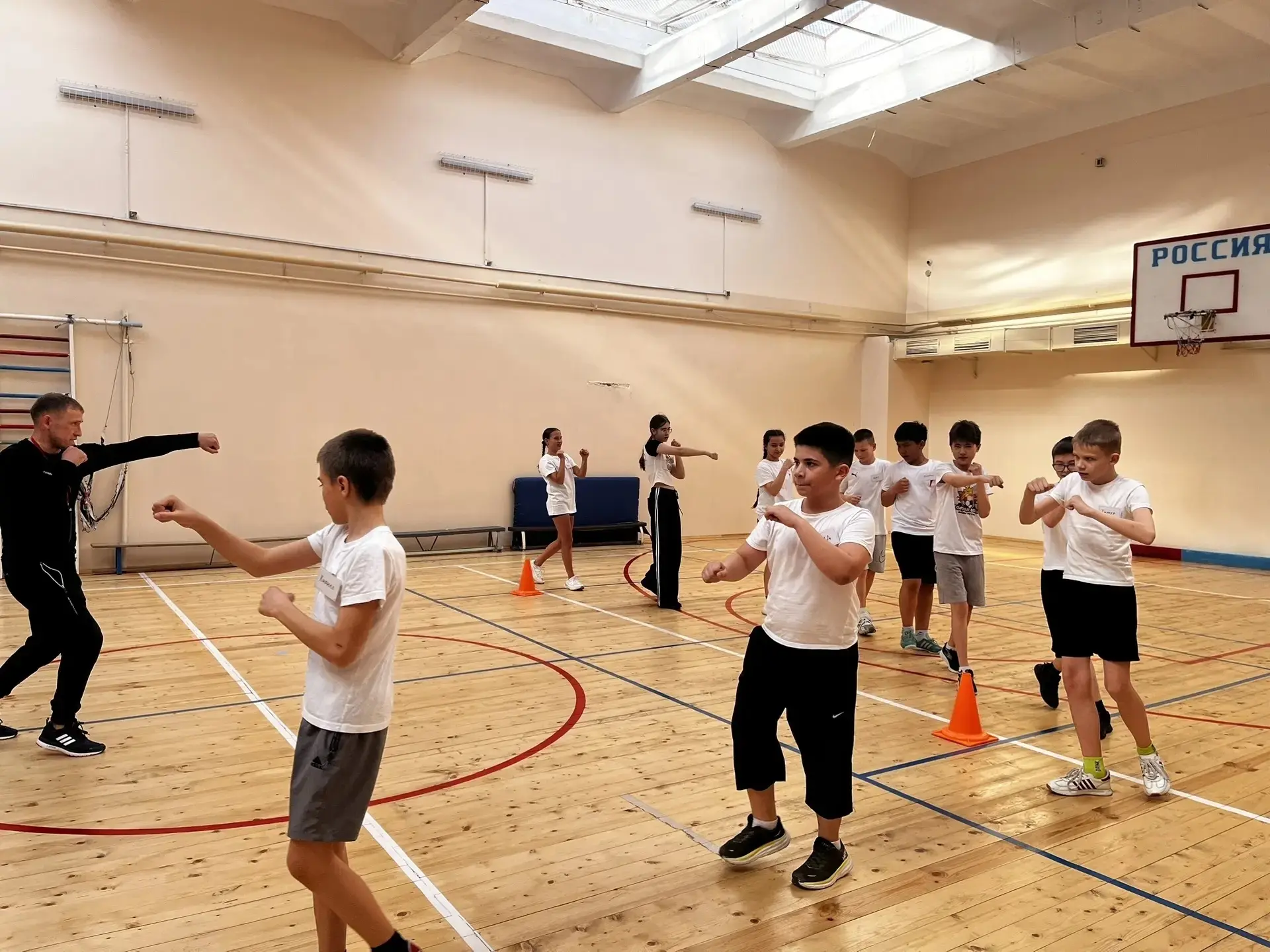 🥊 Учащиеся 6Б на открытом занятии в рамках конкурса «Сердце отдаю детям»!  🎯 Ученики 6Б класса нашей