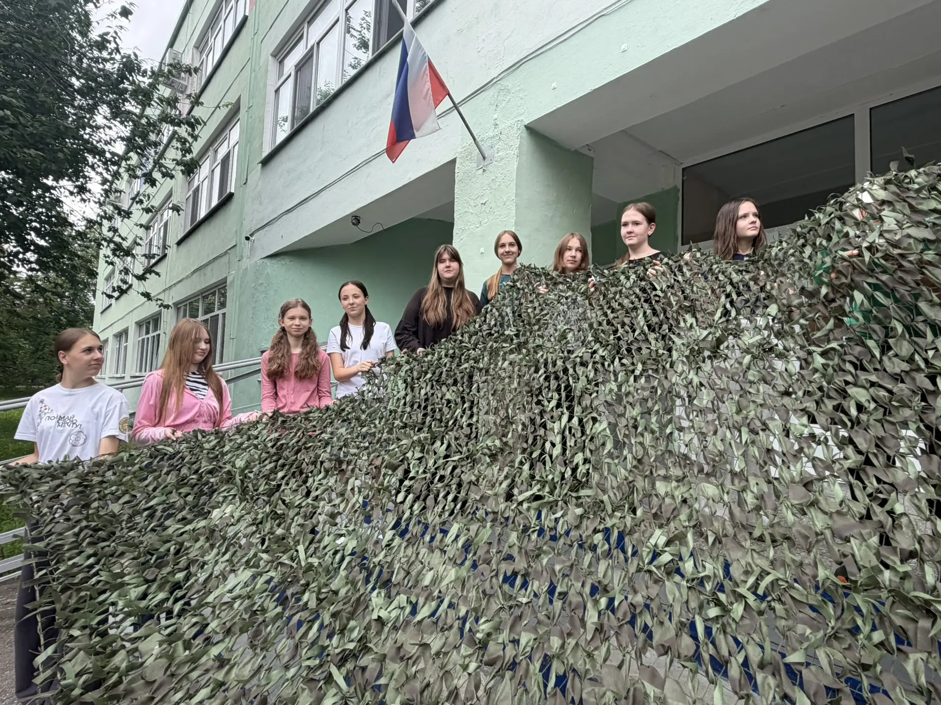 Сегодня у нас было ещё одно важное событие! Девочки трудового лагеря закончили плести ещё одну 6-мет