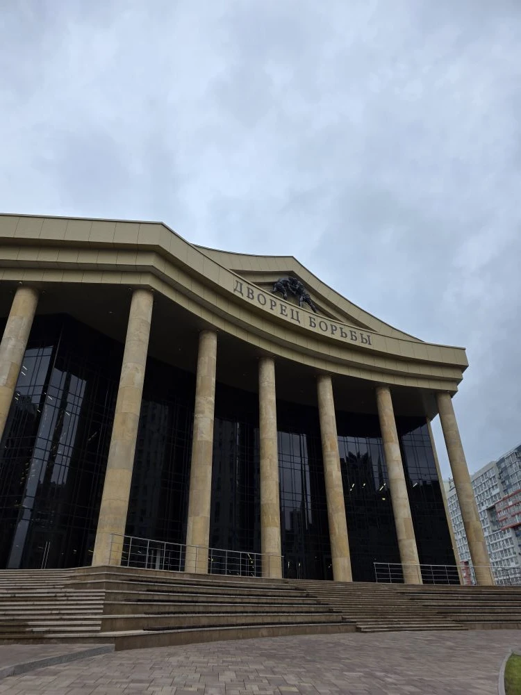Полежать в больнице — это то, чего не планируешь в своем графике.

Выпала из рабочих процессов, из п