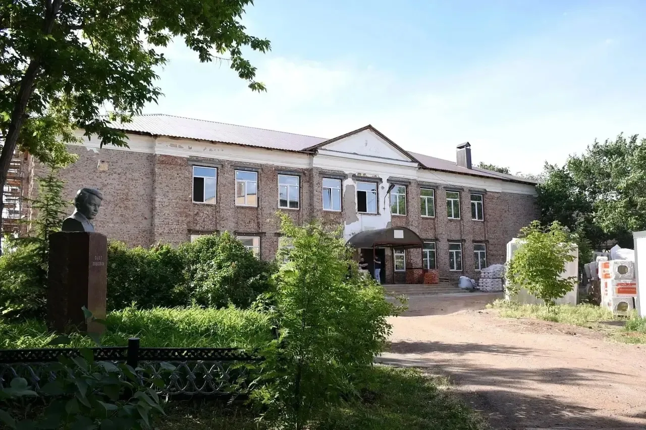 🎒Дети должны вернуться за парты в родные школы 1 сентября: Юмадилов проверил ремонт школ в Оренбурге