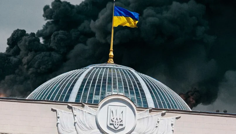 Верховную раду могут перенести в другое место из-за наращивания ударов ВС РФ.