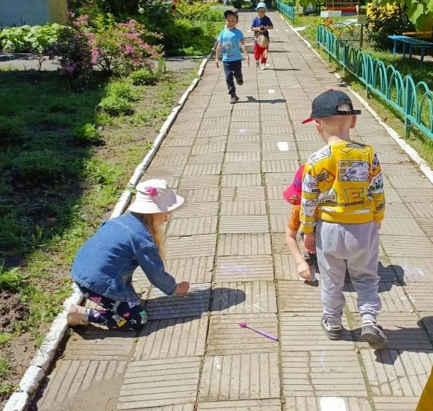 День мыльных пузырей в ДС: праздник, который дарит чудо!

В детском саду существует добрая традиция 