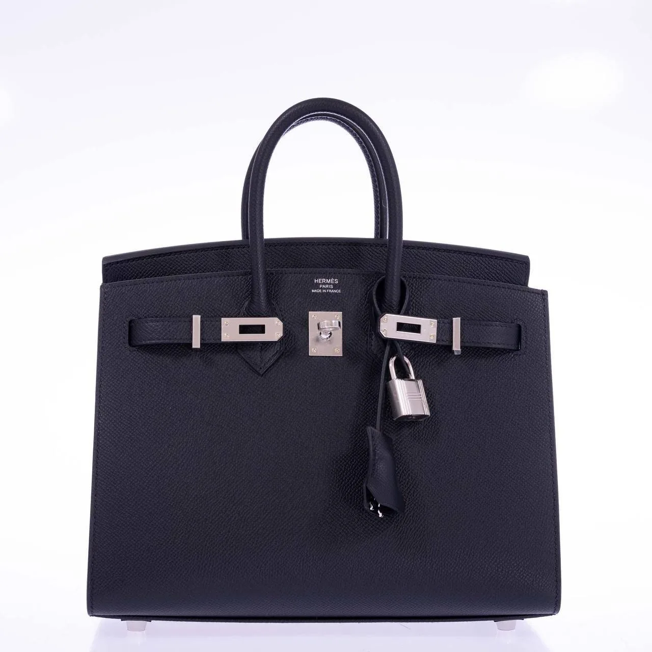 В Жуковском у пассажирки изъяли сумку Hermes Birkin за 3 млн рублей

Девушка, прилетевшая из Турции,