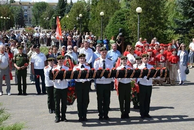 Руководство и активные студенты института приняли участие в мероприятиях, посвящённых 85-й годовщине