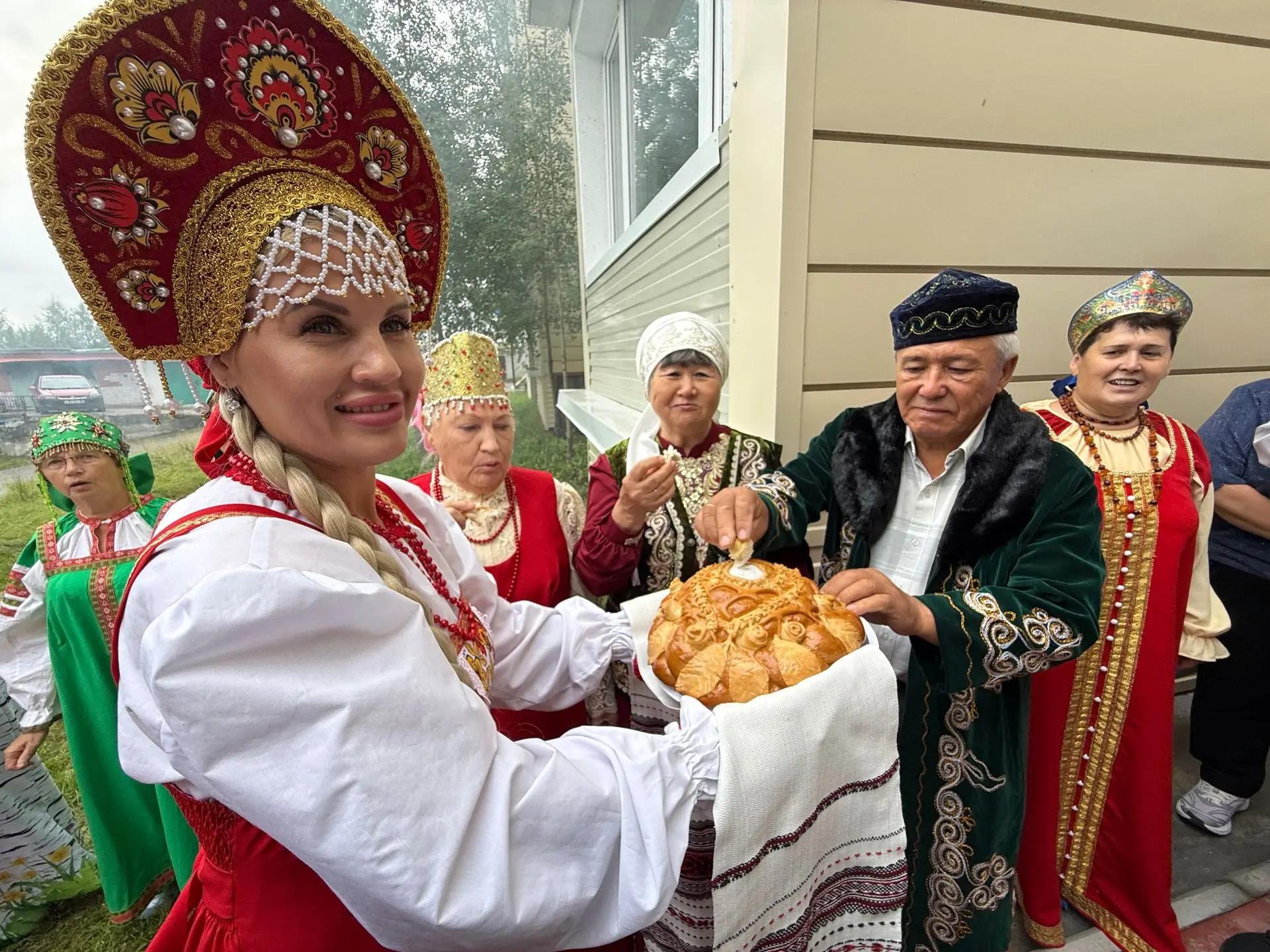 Общество русской культуры Нягани организовало праздник для своих первых гостей в новой ...