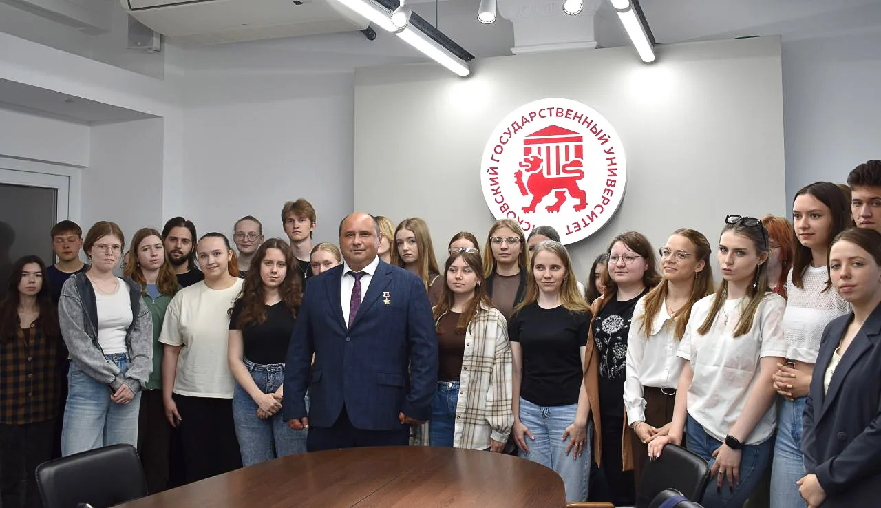 🇷🇺 «Будущее страны зависит от выбора каждого»: в ПсковГУ прошла встреча с Героем России

В преддве