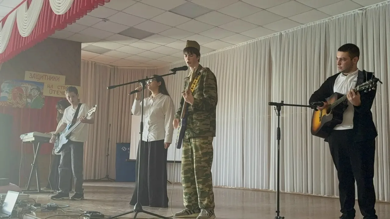 В честь 23 февраля в нашей школе прошел праздничный, яркий и впечатляющий концерт, организованный об