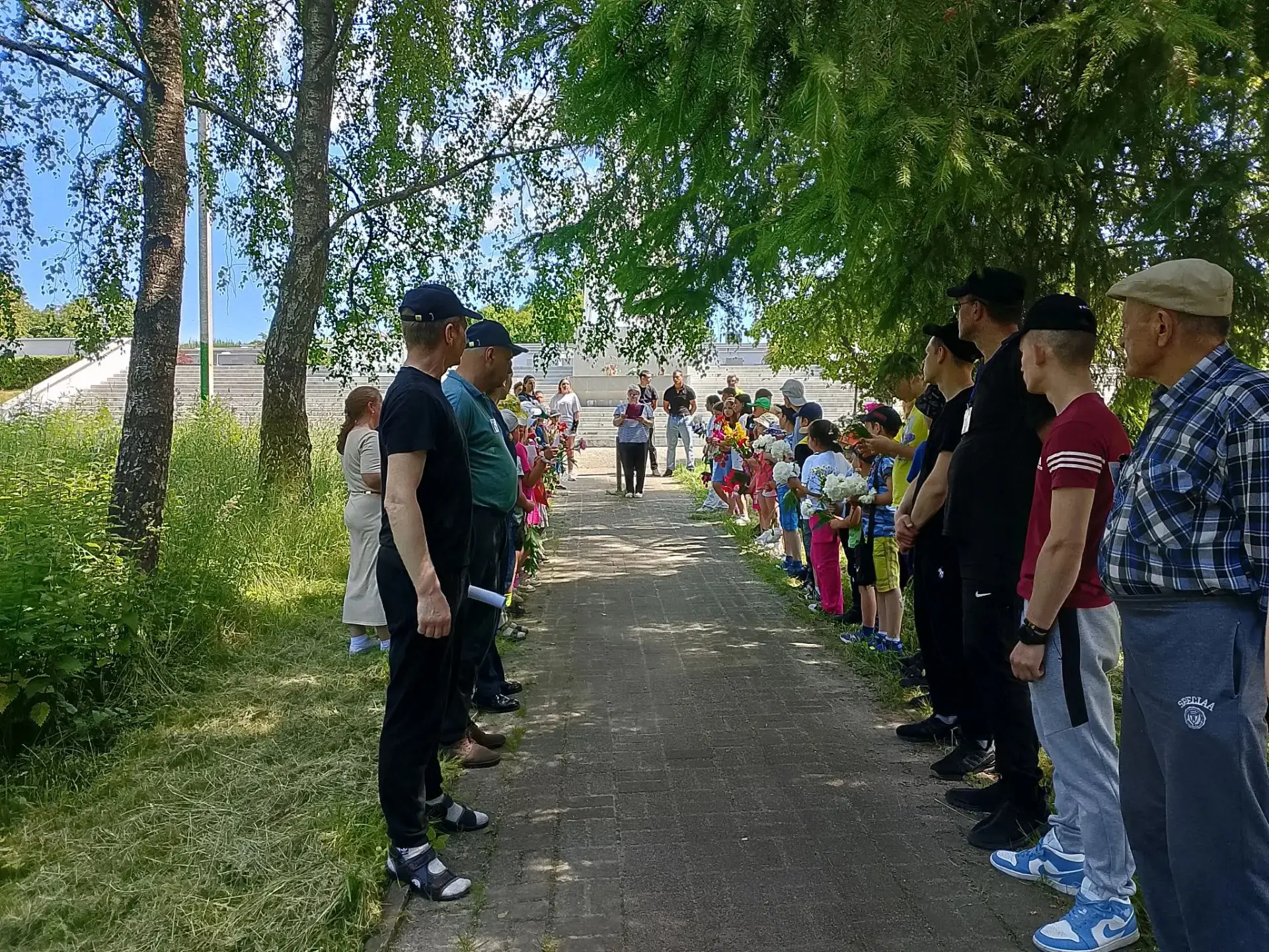 Сегодня, 22 июня, в лагере был День Памяти начала ВОВ. Ребята присоединились к Всероссийской акции "