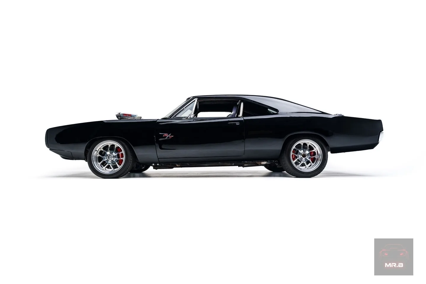 🎬 Charger Доминика Торетто: киношная машина без легенд

Этот Dodge Charger построили для «Форсажа 7