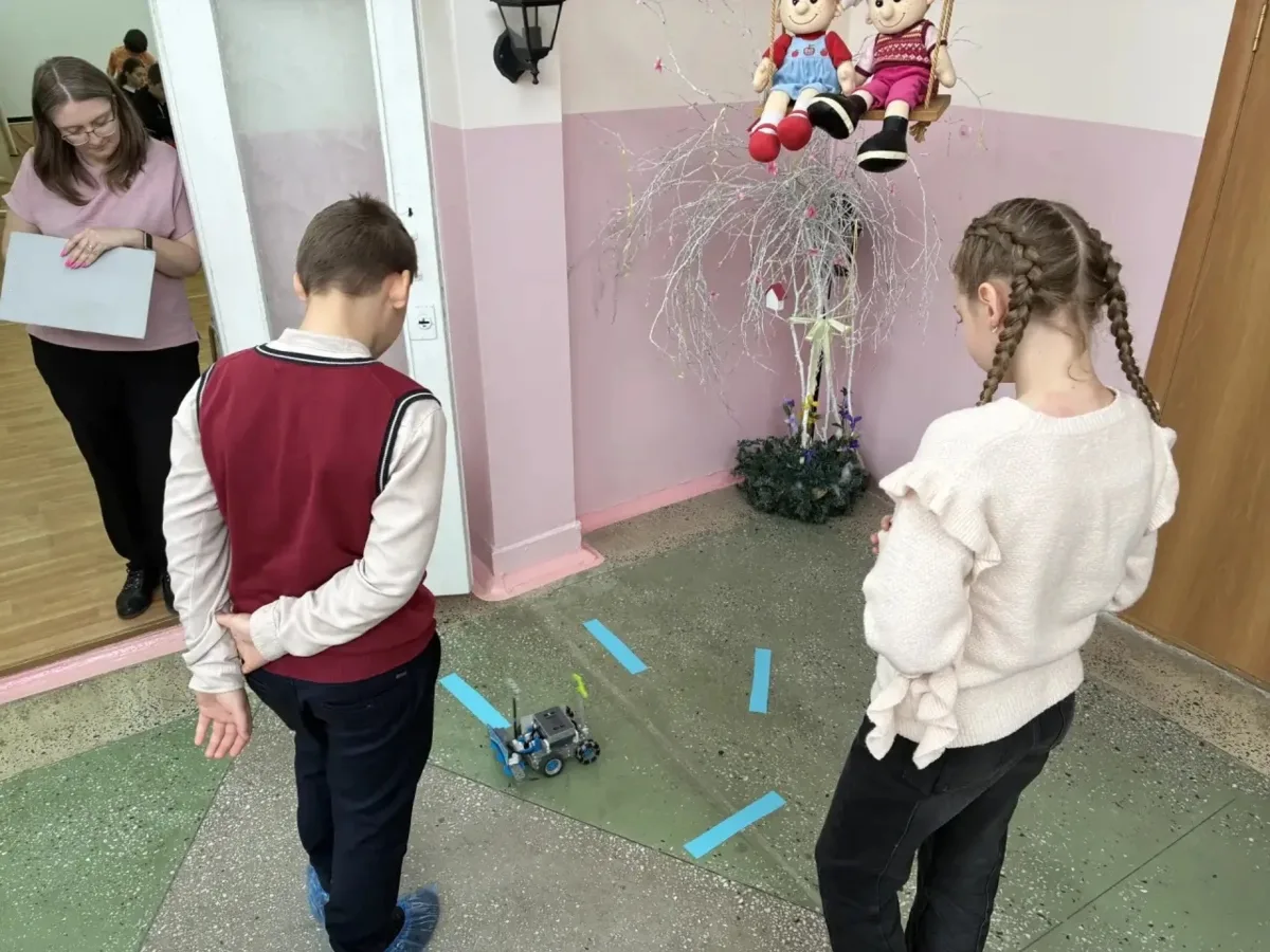 Турнир по робототехнике прошёл в Бердске  В Экономическом лицее состоялся XII открытый инженерный 