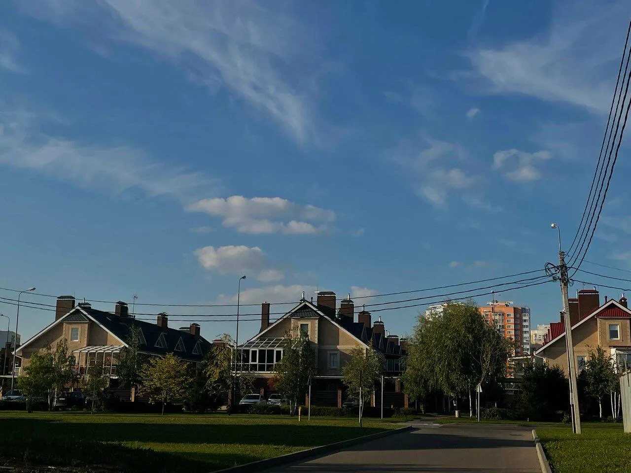 Шикарное небо над Потаповскими домиками 🏡

Фото: Ульяна К.

Читай главный канал о Москве