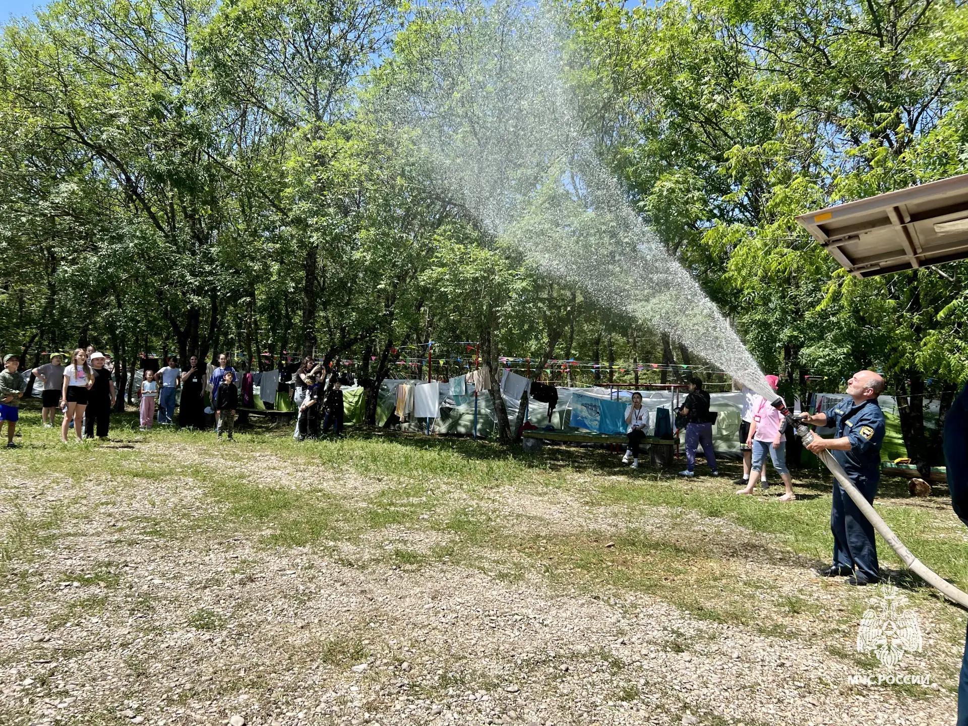 Сотрудники МЧС Ставрополья провели занятие по пожарной безопасности

📍В селе Дунаевка на базе отдых