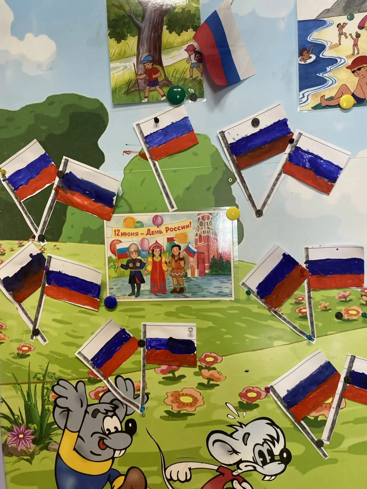 Поздравляем с Днём России! 🇷🇺

В честь праздника группа "Дружные ребятами" вспомнили символику наш