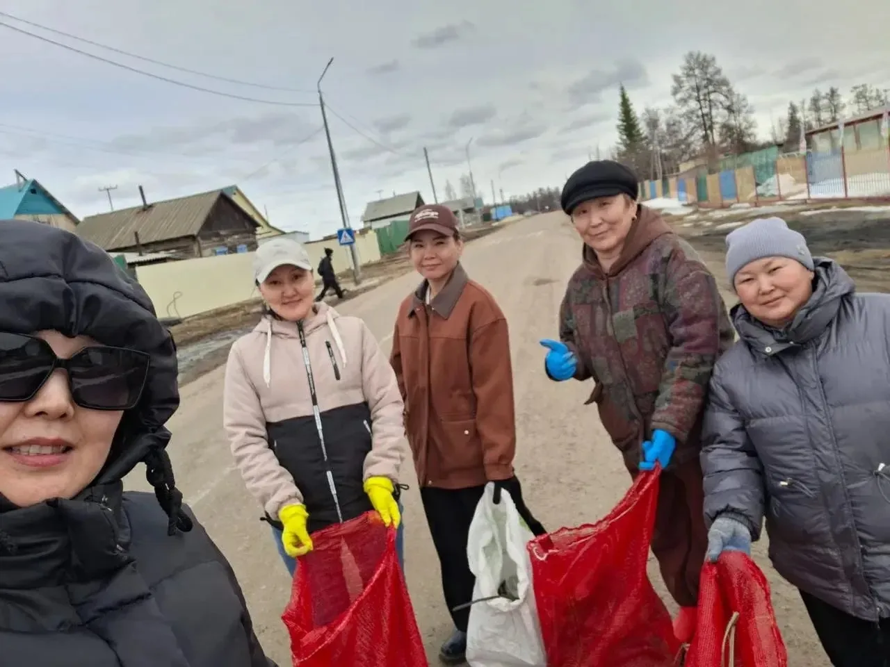 💚 #Зеленыйчетверг: в преддверии Первомая Верхневилюйск преобразился  В преддверии Первомая в селе Ве