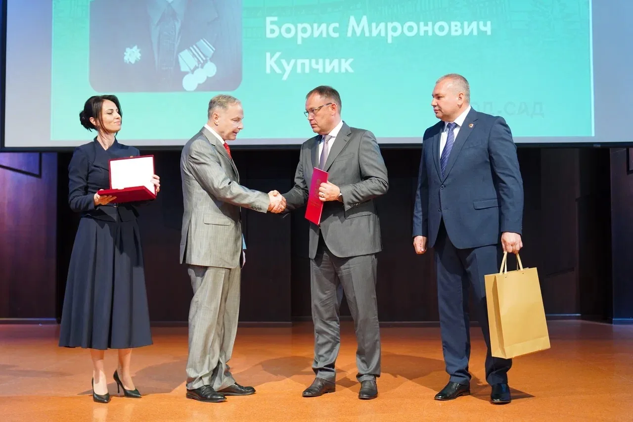 В Новокузнецке принял участие в торжественном заседании городского Совета народных депу...