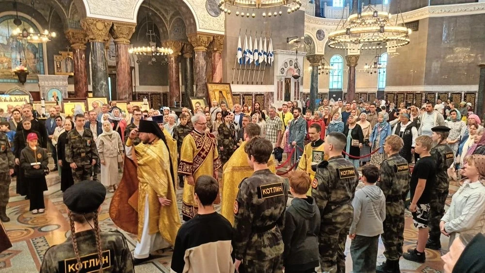 В День прославления во святых праведного Иоанна Кронштадтского в Никольском Морском соборе провели б
