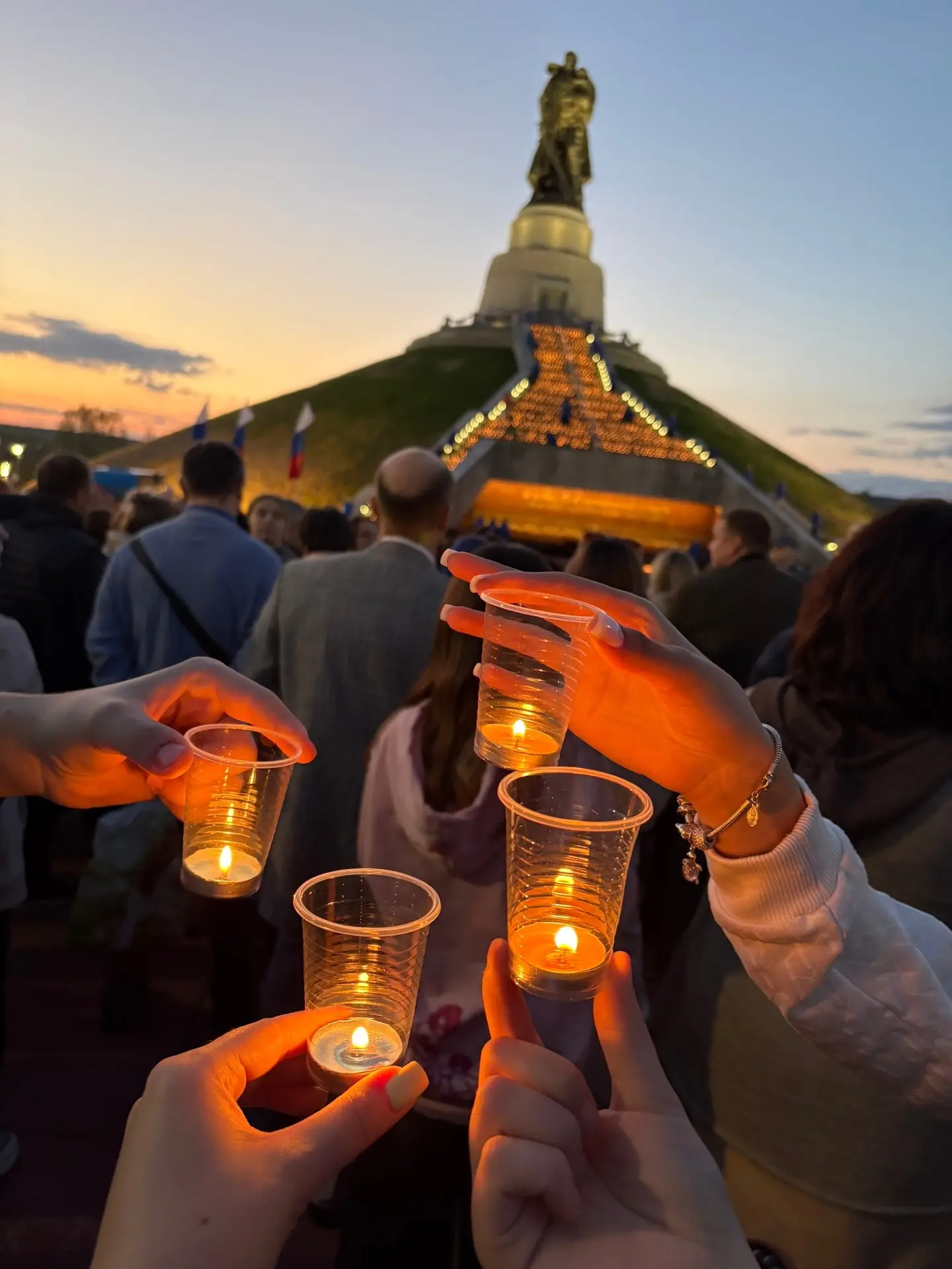 🕯️ Свеча памяти: чтим подвиг героев 🕯️  ⭐️Активисты юнармейского движения, Движения Первых и школьно