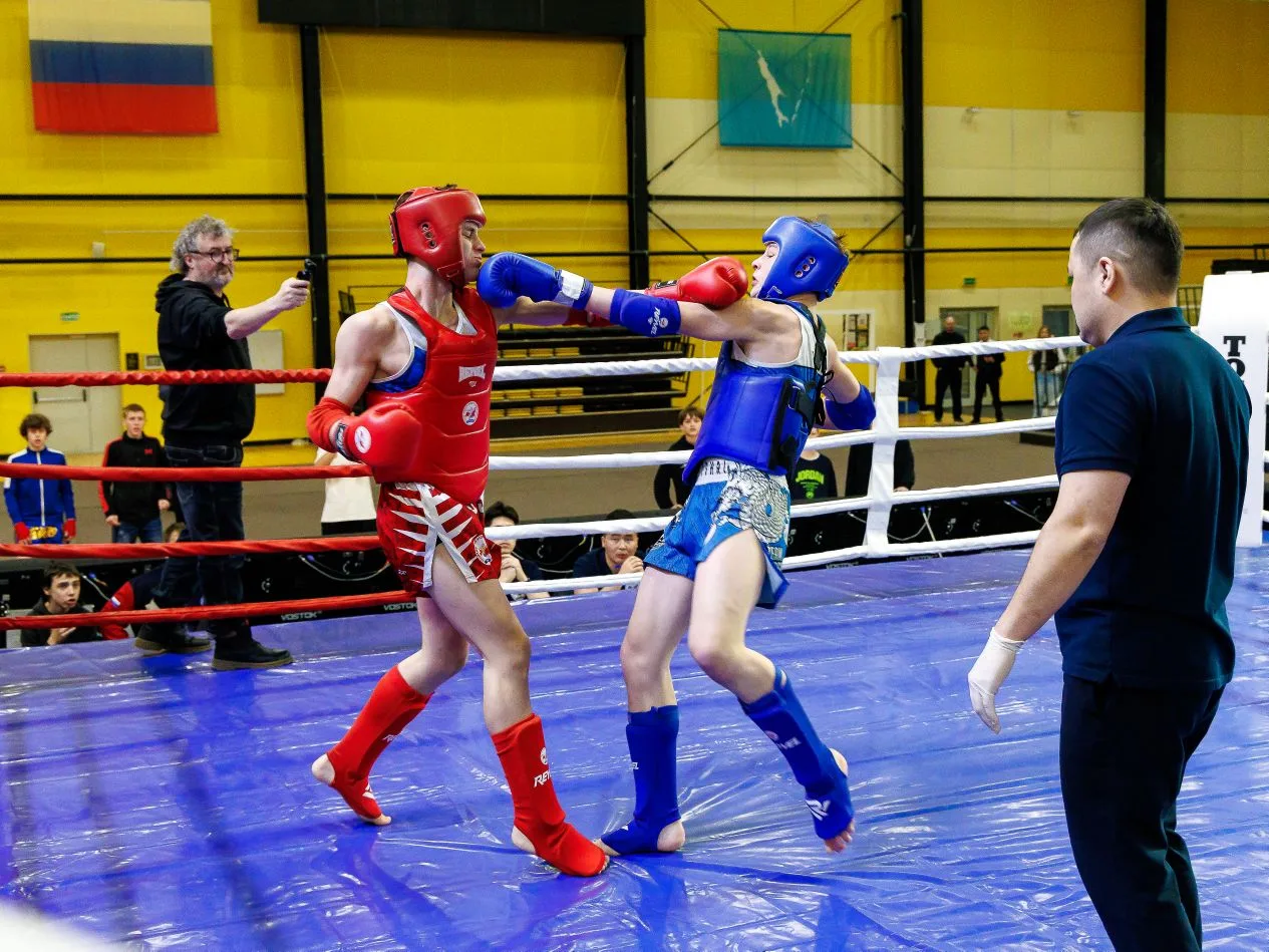 🔥 Спорт в крови: Студенты СахГУ одержали победу на чемпионате по муай-тай!  В Южно-Сахалинске прошли