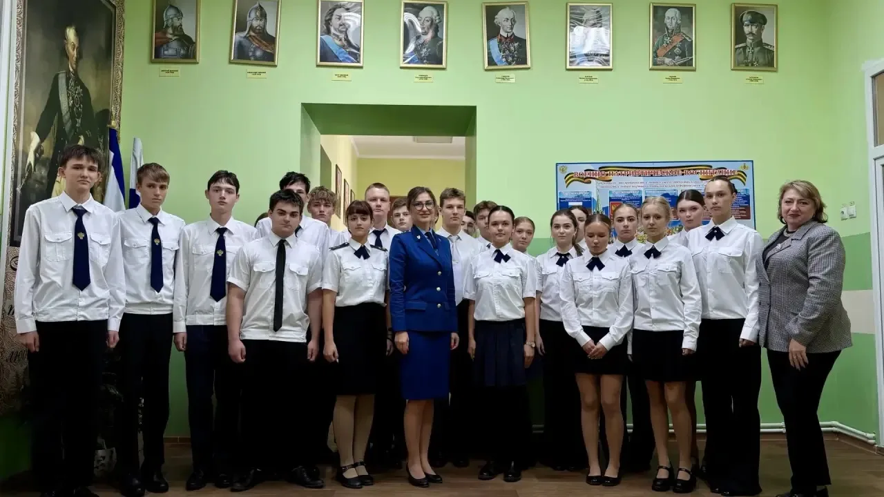 🏫В Симферополе работники прокуратуры провели открытый урок, посвященный 80-летию со дн...