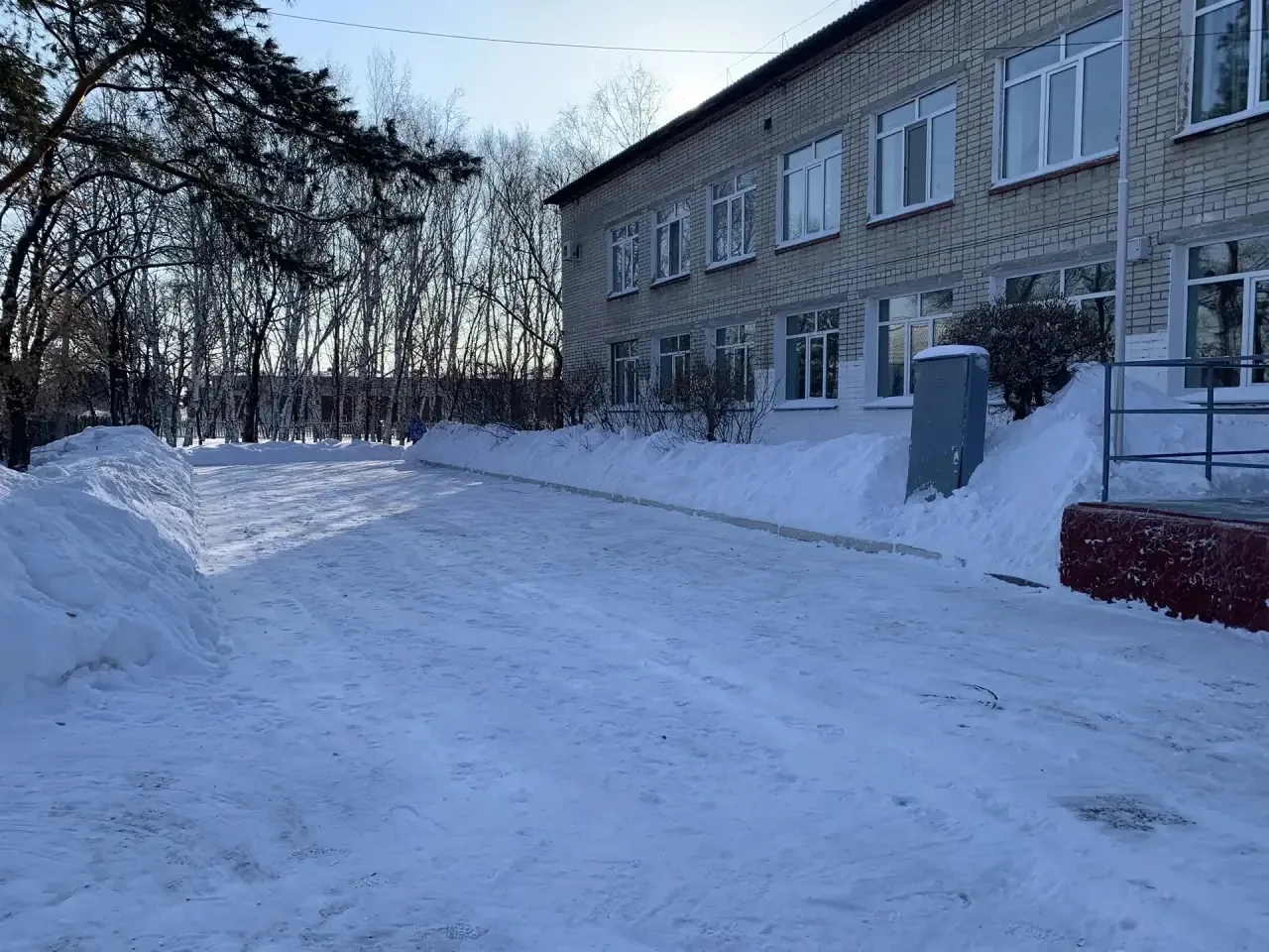 ❄️ Трудовой подвиг наших педагогов!  Вчера, несмотря на сложные погодные условия, коллектив нашей шк