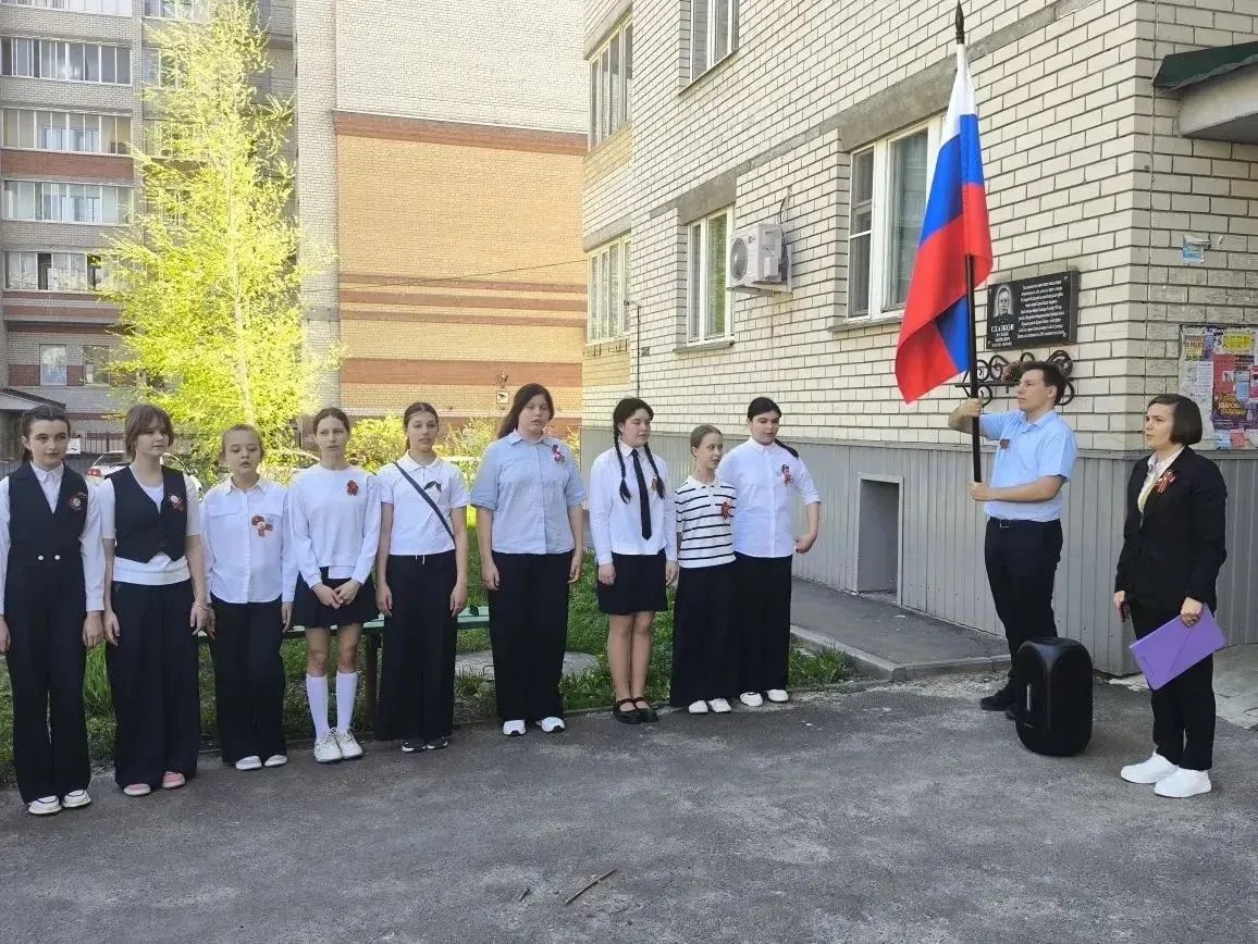 Сегодня советник директора по воспитанию и учащиеся нашей школы почтили память героя Великой Отечест