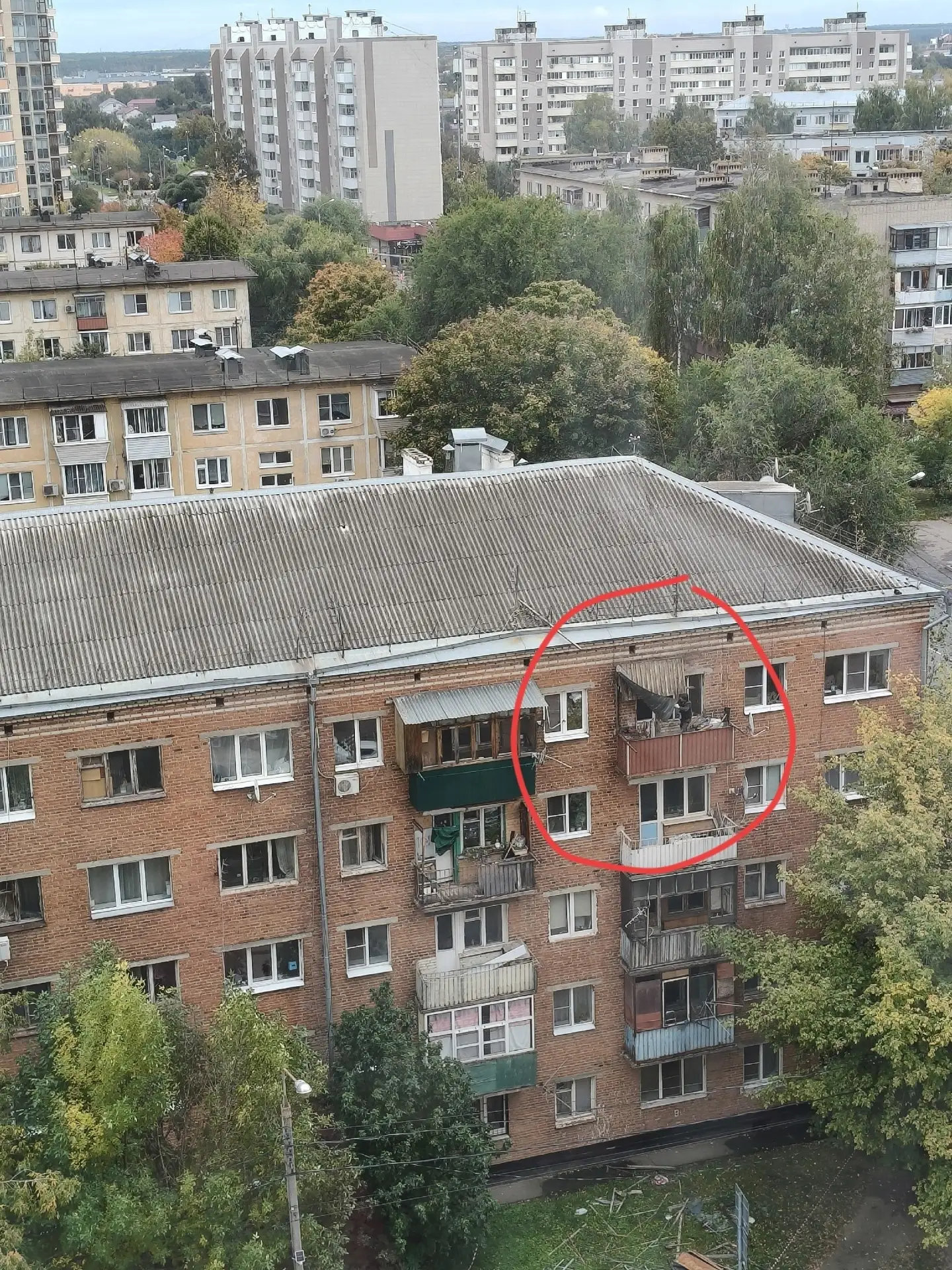 Общими усилиями этой группы и Добродела аварийное остекление балкона демонтировано. Спа...