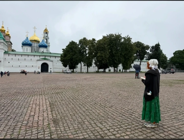 А во время этой семейной экскурсии по Лавре с талантливая девочка Яся (старшая из детей...