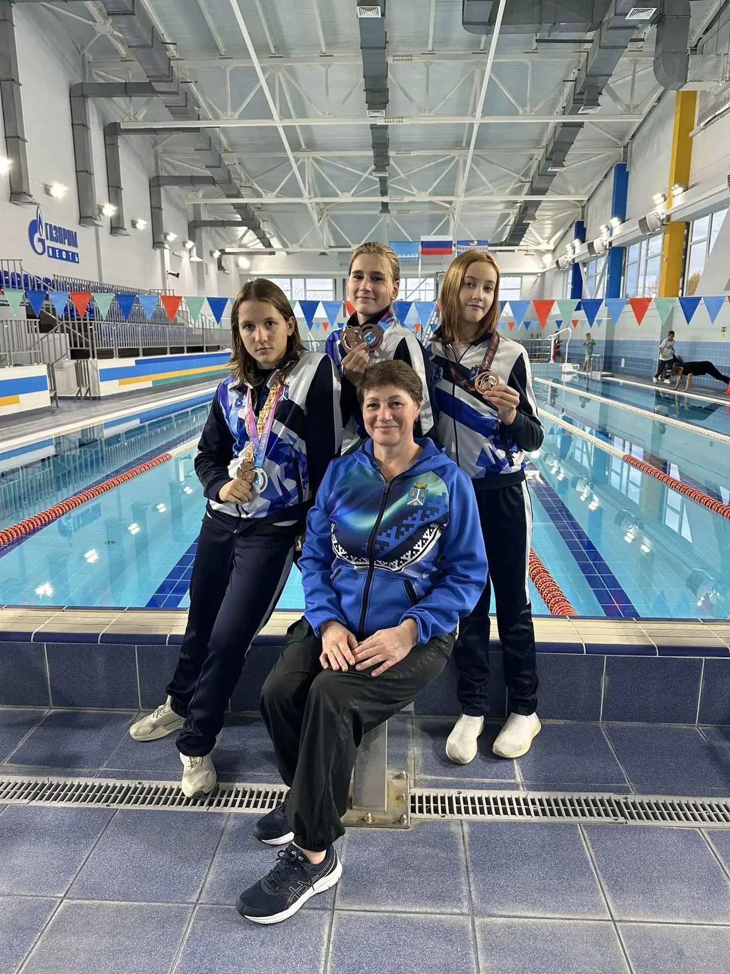 🏊 Серебро и бронзу привезли наши пловцы с окружного чемпионата и первенства из Надыма