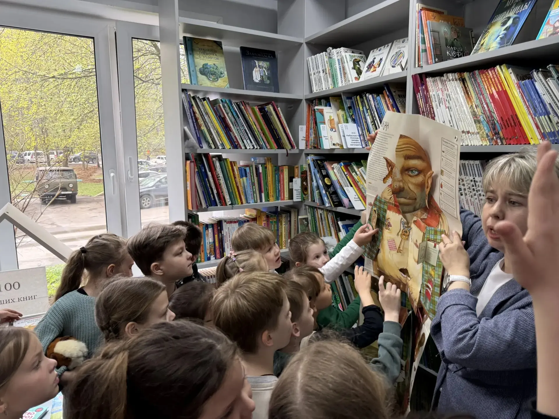 «Вся наша жизнь – в пределах века, А век пред вечностью лишь миг. Залог бессмертья человека В хранил