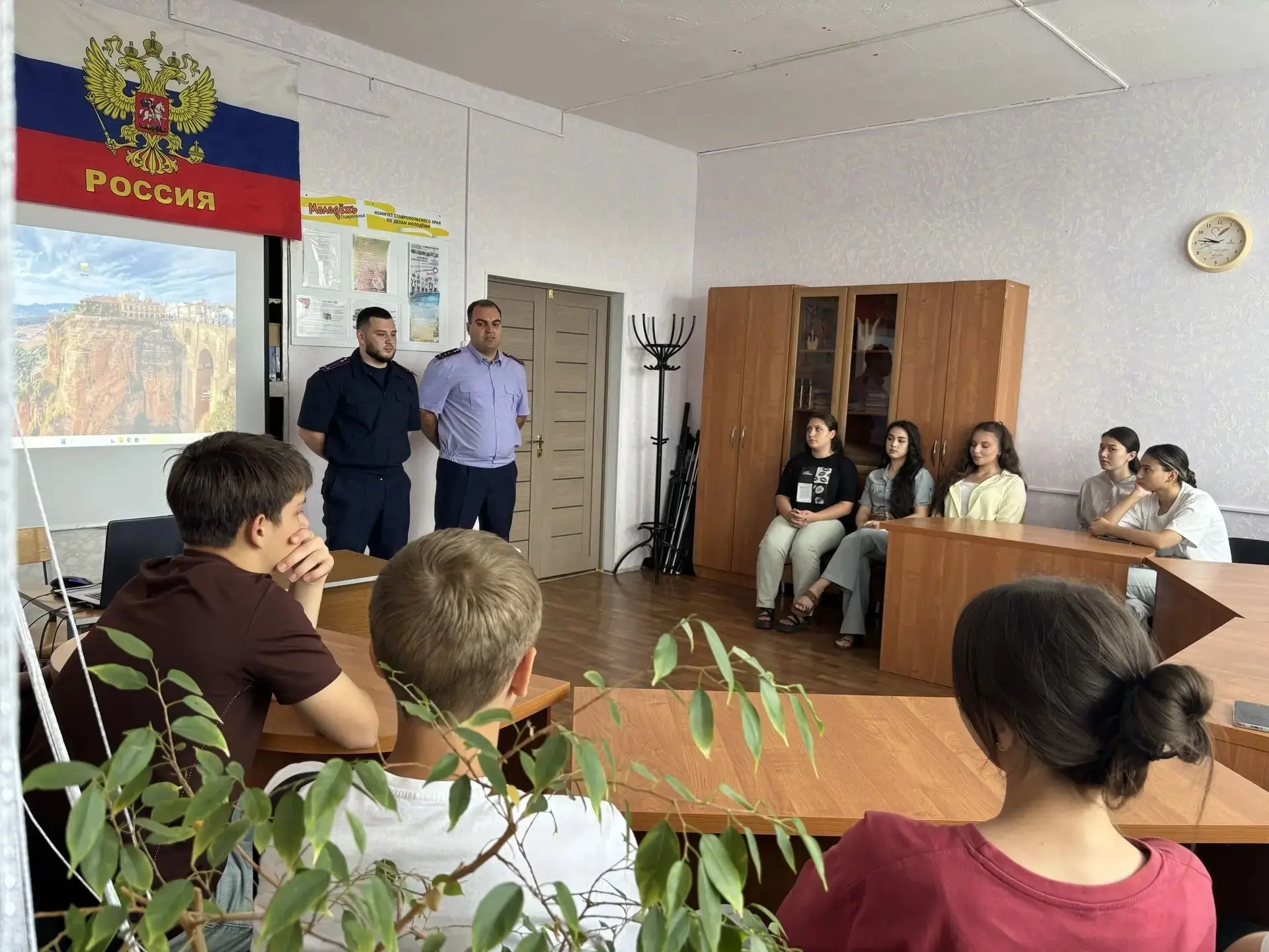 🇷🇺В Центре внешкольной работы в преддверии Дня сотрудников органов следствия следователи Нефтекумс