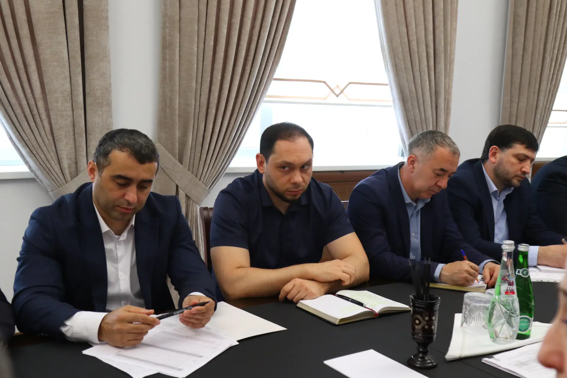 📋 Магомедзагид Кихасуров провёл аппаратное совещание по ключевым вопросам Минтруда Дагестана  Глава 