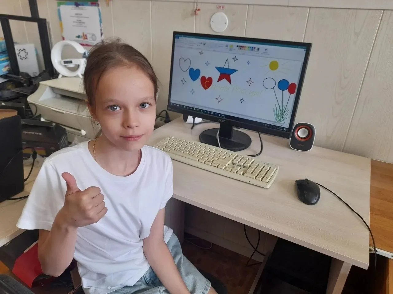 Сегодня в нашем лагере случился настоящий IT-марафон ко Дню России! 🖥️

Два отряда — «Пиксили» и «Р