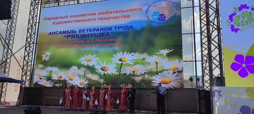 📸Добавим несколько фото коллективов «Рябинушка» и «Россияночка» из городского культурн...