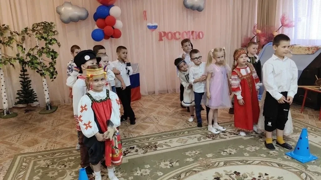 🇷🇺 День России в нашем детском саду!

В преддверии Дня России дети  старших и подготовительных гру