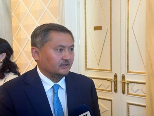 Казахов будут сажать на американские ценности: США берут под контроль образование РК