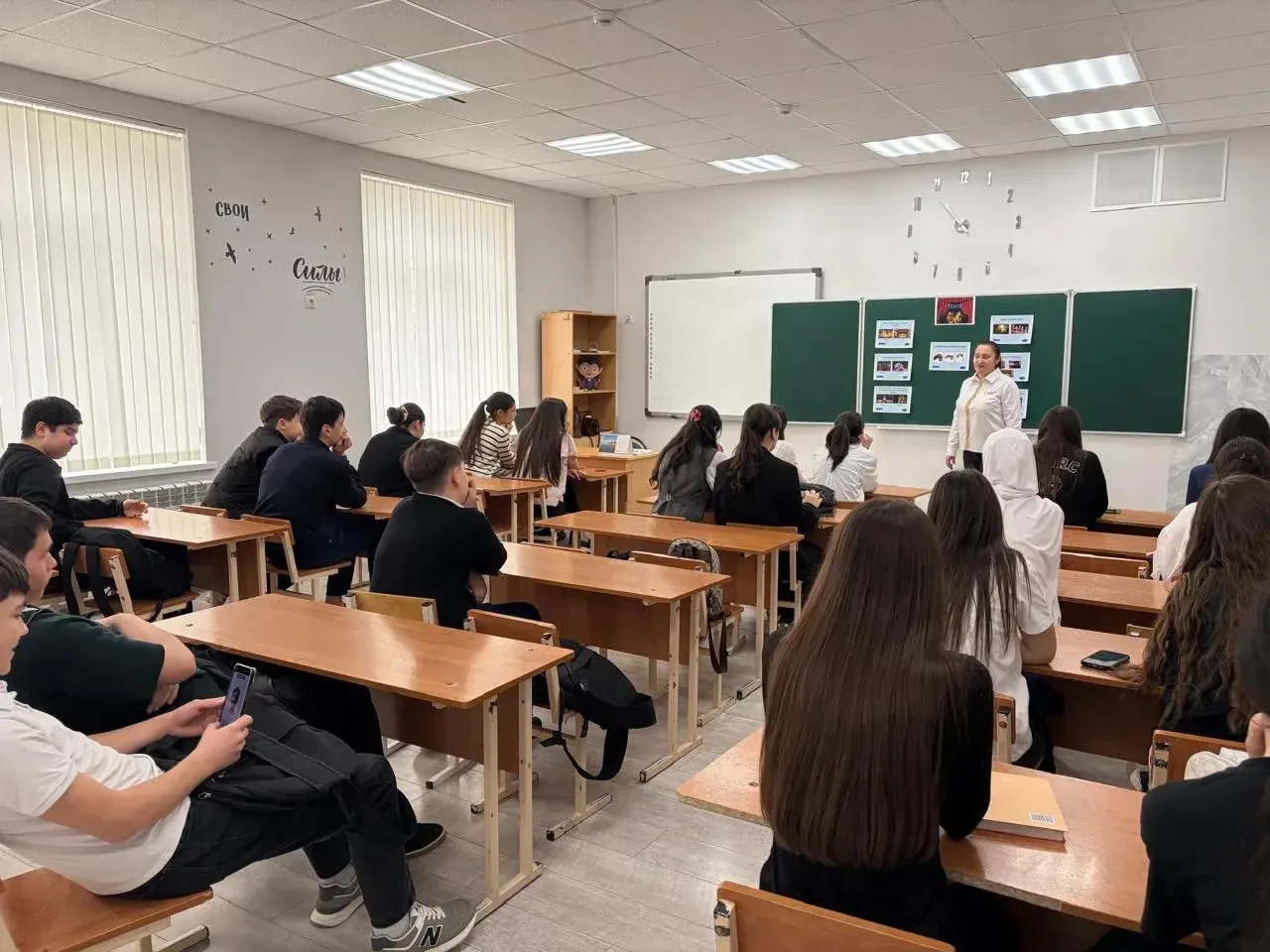 Сегодня в нашей школе прошли яркие и увлекательные классные часы и викторины, посвящённ...