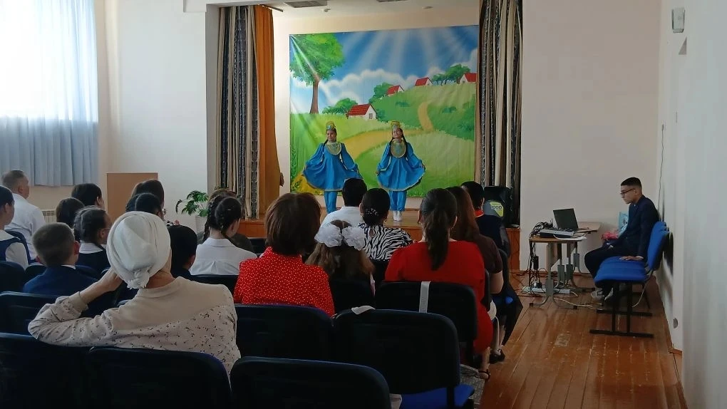 20 май көнне Олы Әтнә урта гомуми белем мәктәбендә өстәмә белем бирү берләшмәләренең иҗ...