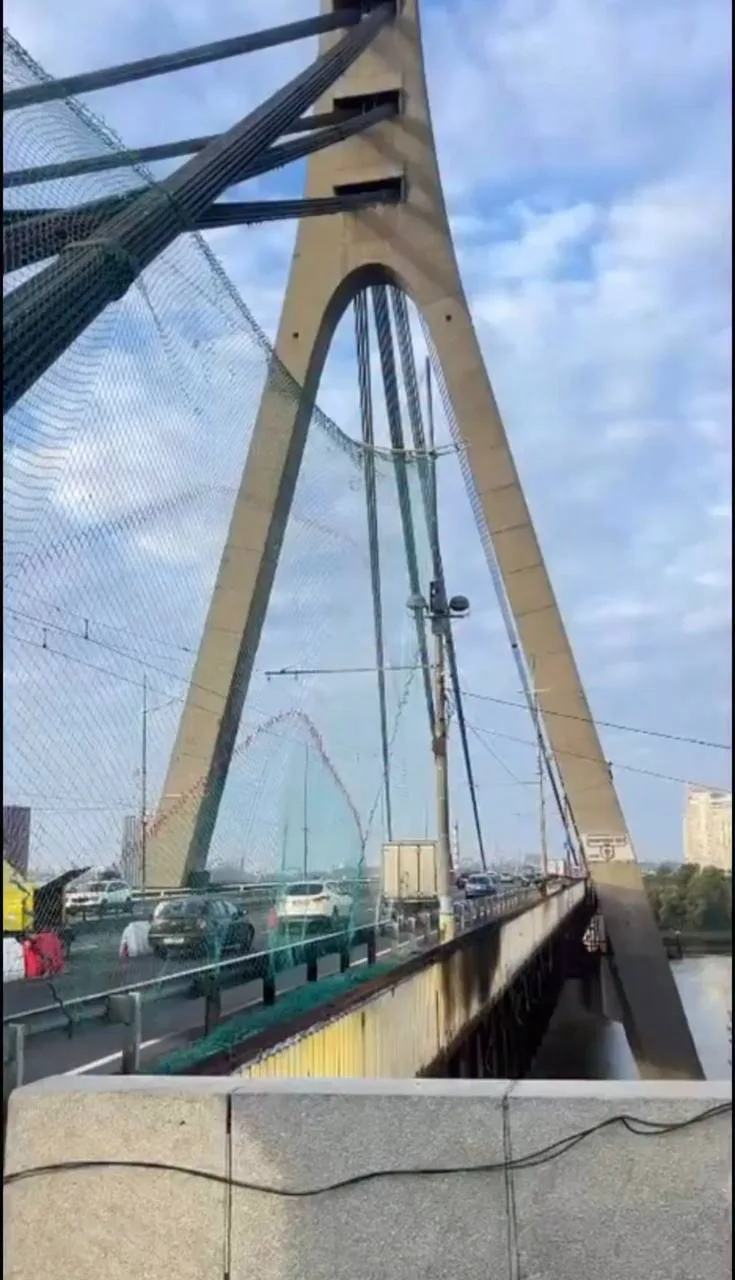 Хохлы начали затягивать мосты Геранями.