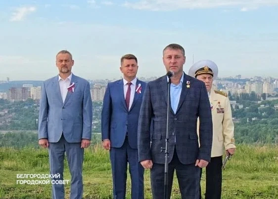 ⚪ Российский триколор 

В День России в Белгороде состоялась традиционная церемония поднятия государ