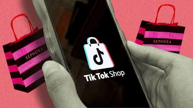 **📱 Sephora начала продавать косметику прямо в эфирах TikTok**