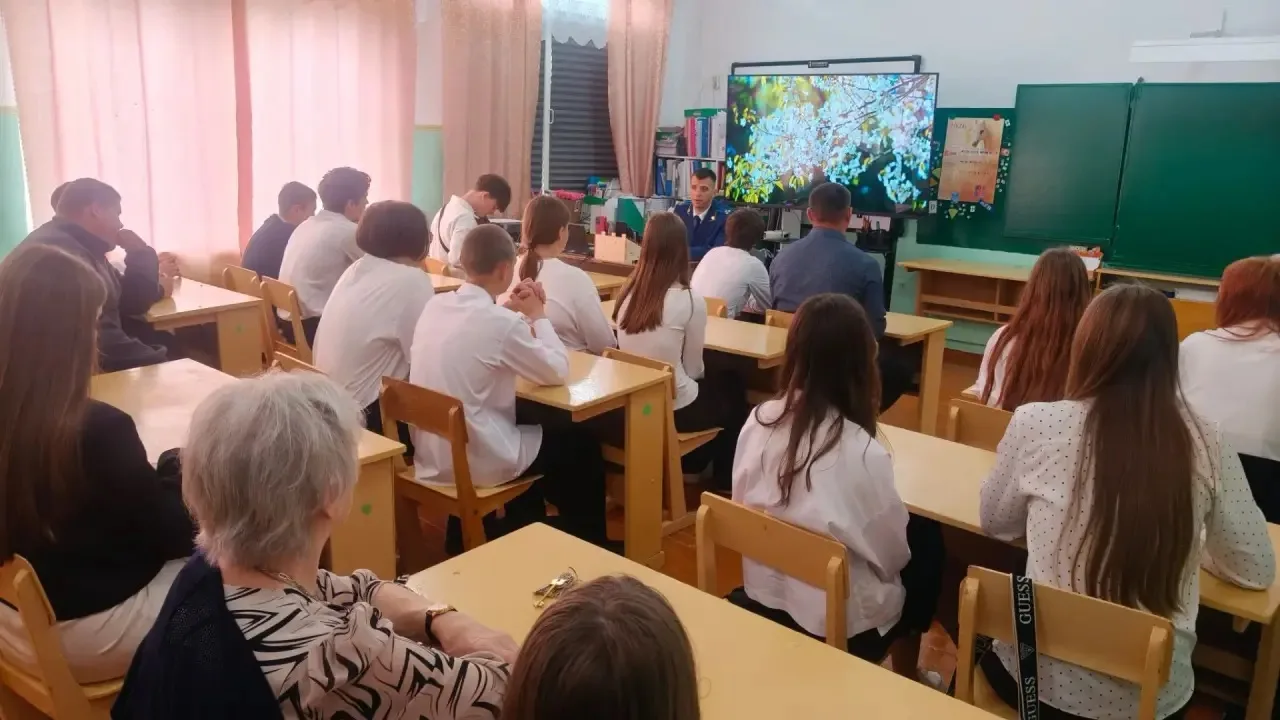 Роман Григорьевич Щемелев — Старорусский межрайонный прокурор провел урок безопасности ...