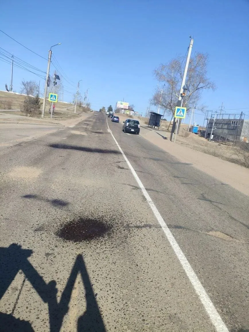 В Улан-Удэ ямочный ремонт провели более чем на 20 улицах   🛠️ За прошедший месяц сотрудники дорожной