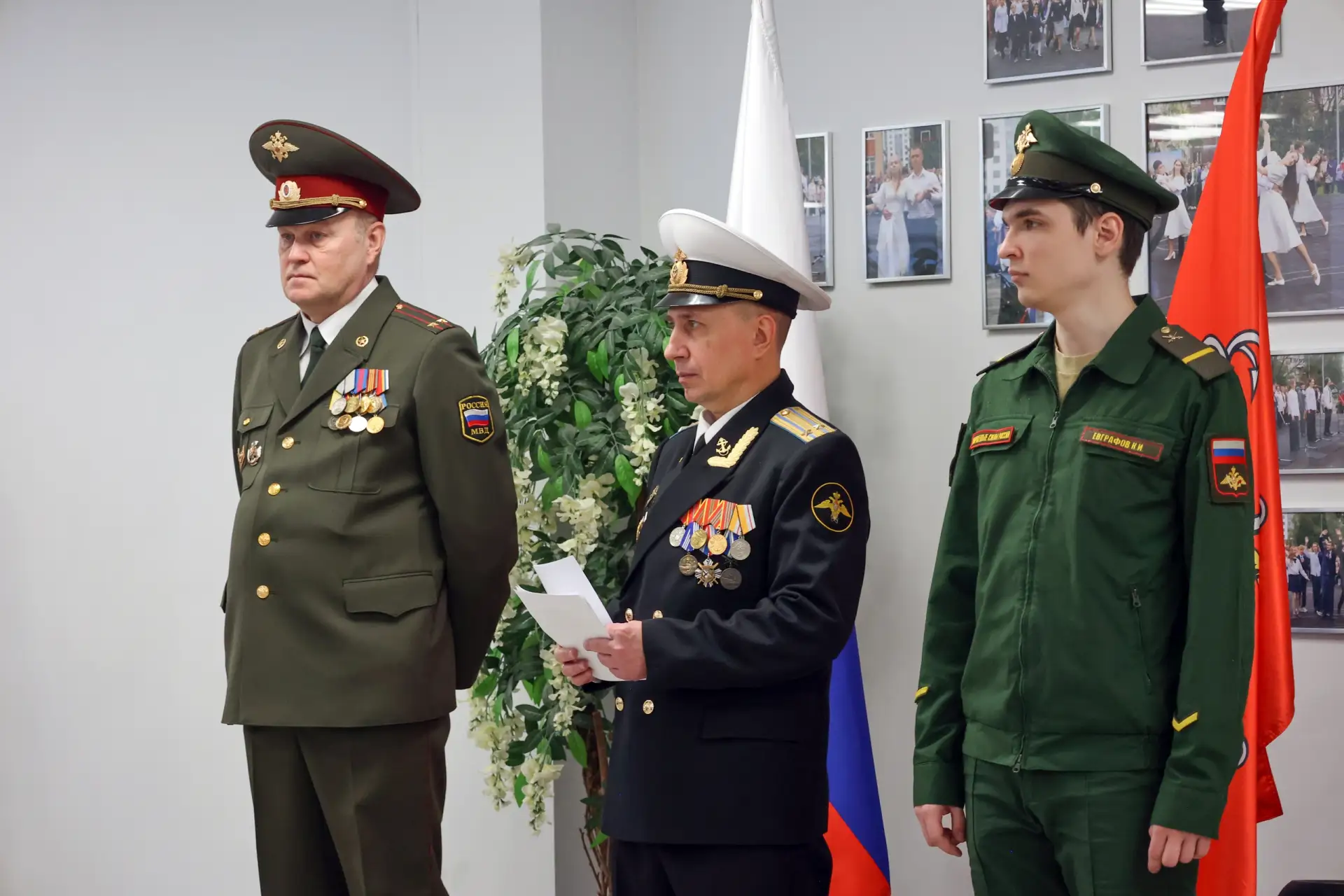 В преддверии праздника 23 февраля стены нашего лицея наполнились духом соперничества и единства. Для