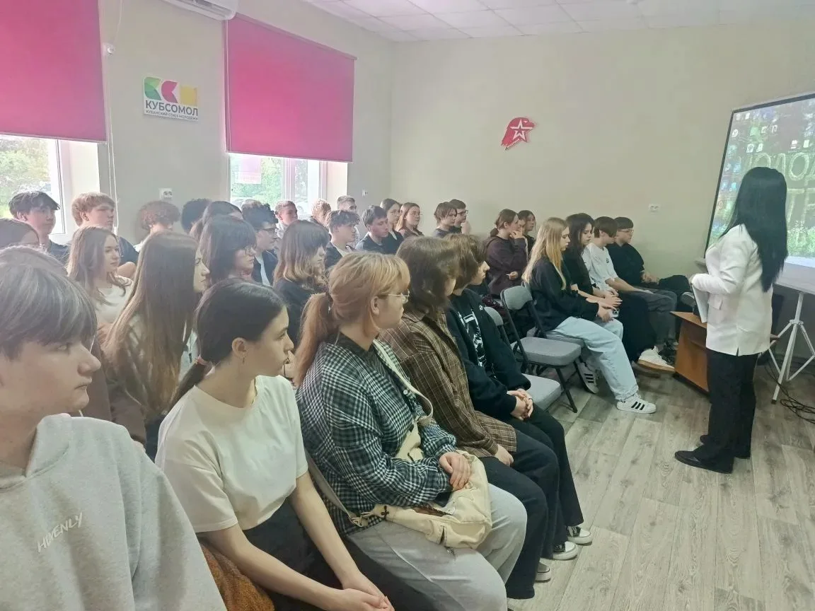 9 классы побывали в молодёжном центре "Ритм" , где присутствовали на мероприятии " Я выбираю жизнь б