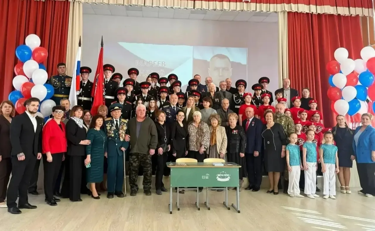 🎖В нашей школе состоялось открытие «Парты Героя» в честь выпускника нашей школы, участника СВО Андре