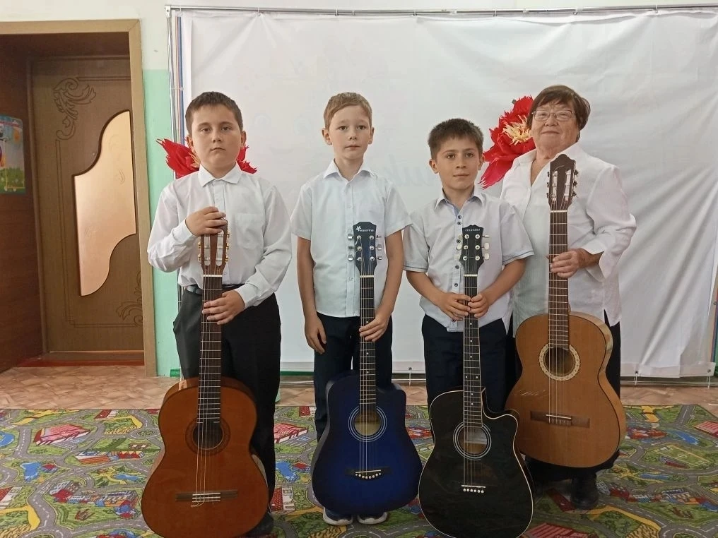 🎸🎶Ансамбль гитаристов "Такт"